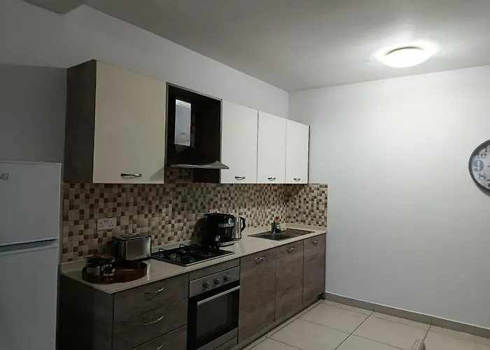Spacious 2 Bedroom Apartment In Xghajra Close To Valletta Διαμέρισμα