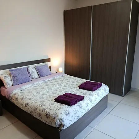 2 Bedroom In With Hot Tub Near The Sea 아파트 Xghajra