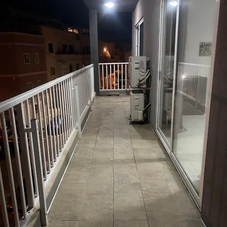 아파트 2 Bedroom In With Hot Tub Near The Sea