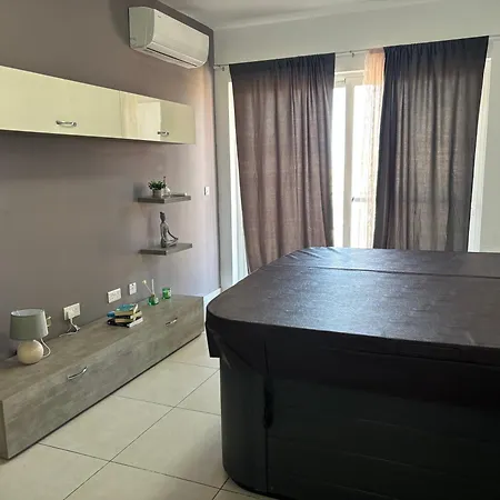 아파트 2 Bedroom In With Hot Tub Near The Sea Xghajra