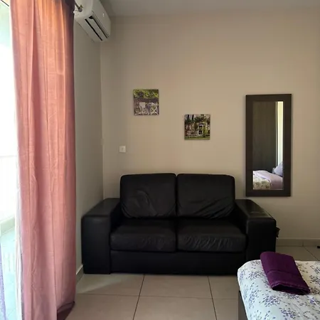 2 Bedroom In With Hot Tub Near The Sea