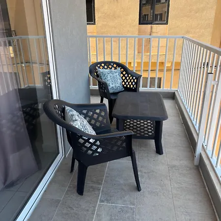 2 Bedroom In With Hot Tub Near The Sea 아파트